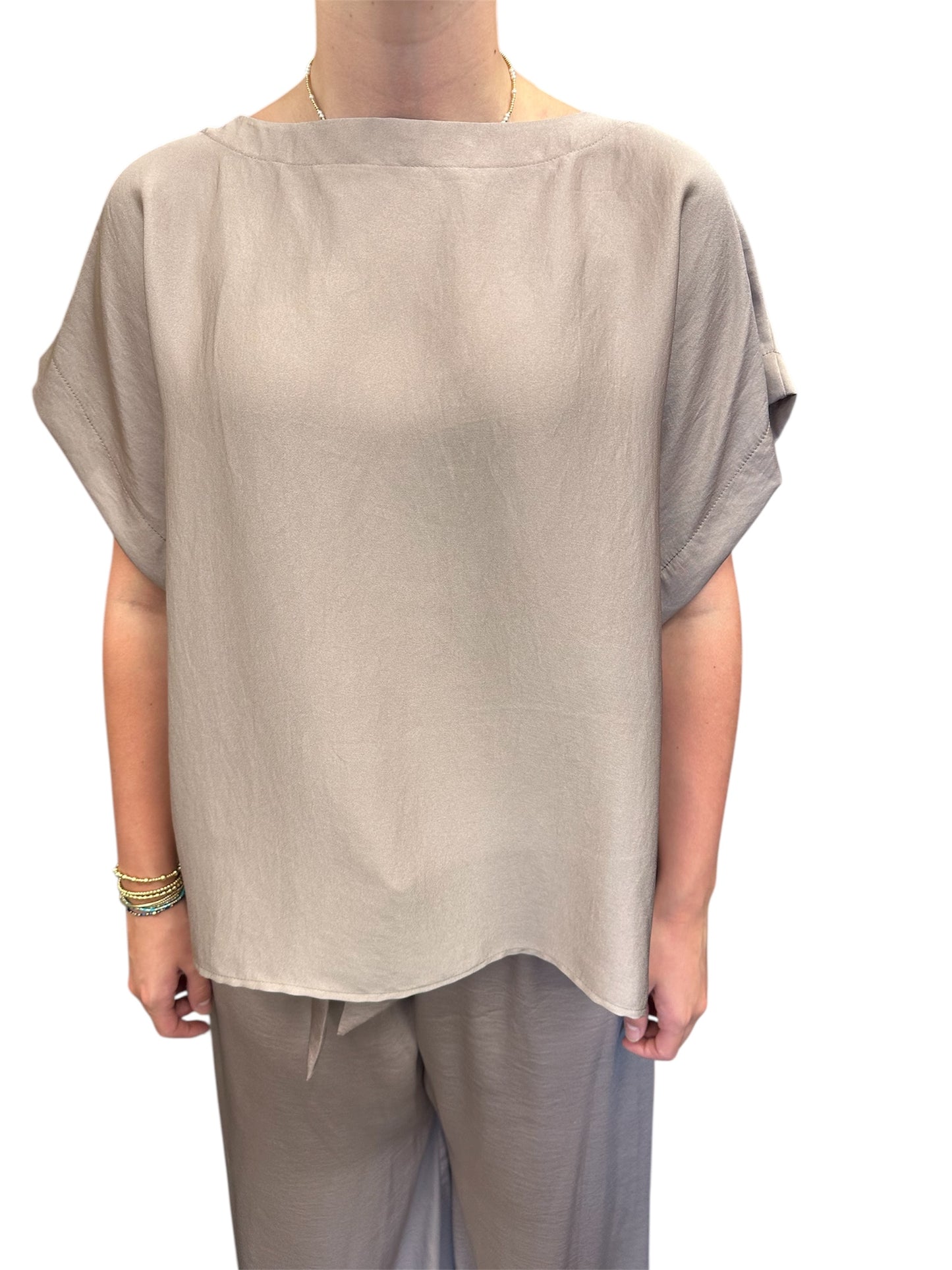 SIMPLE AND GORGEOUS BLOUSE