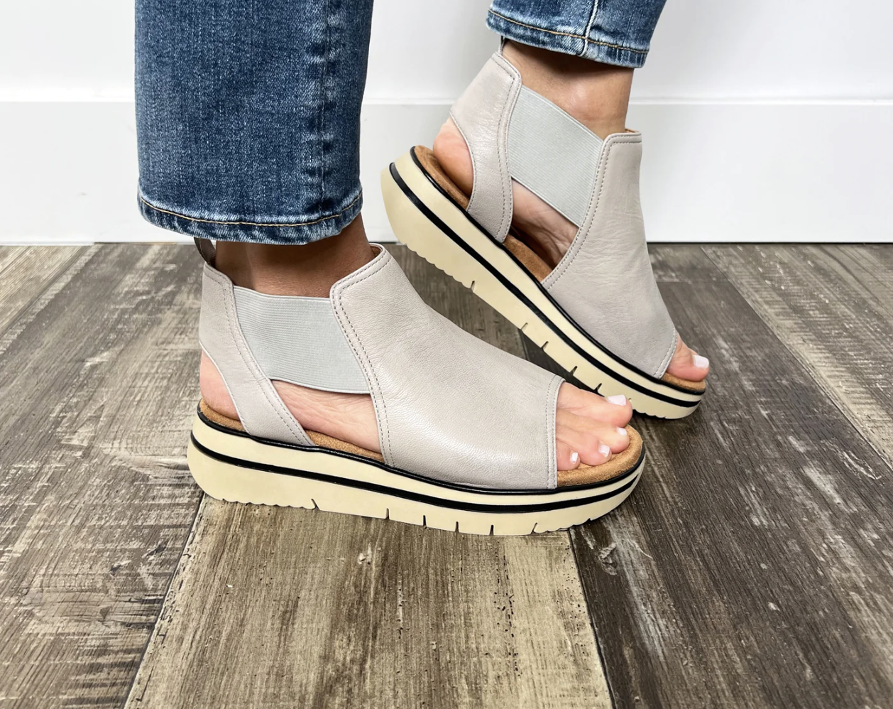ARI SANDAL
