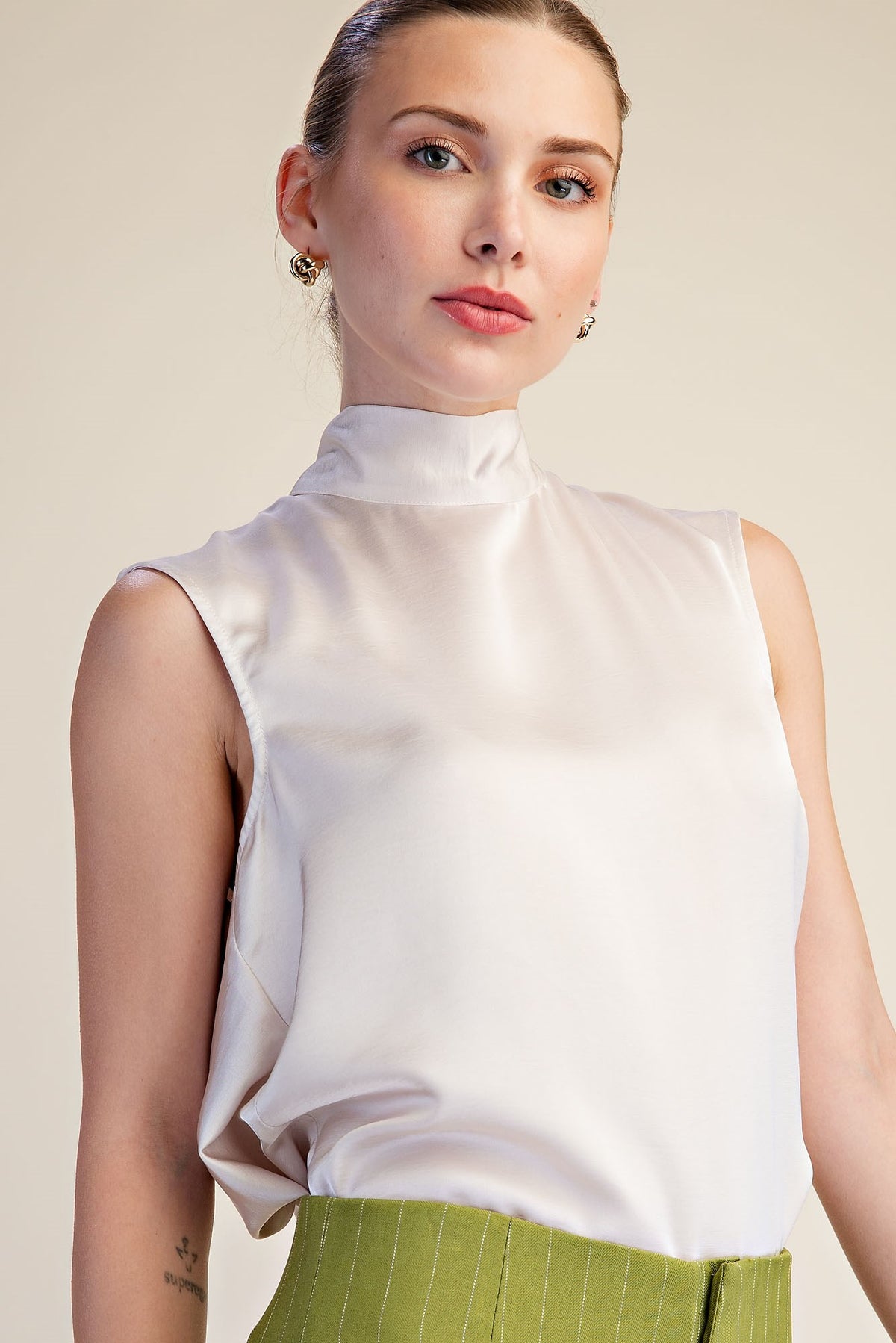 ELLIE T. TOP