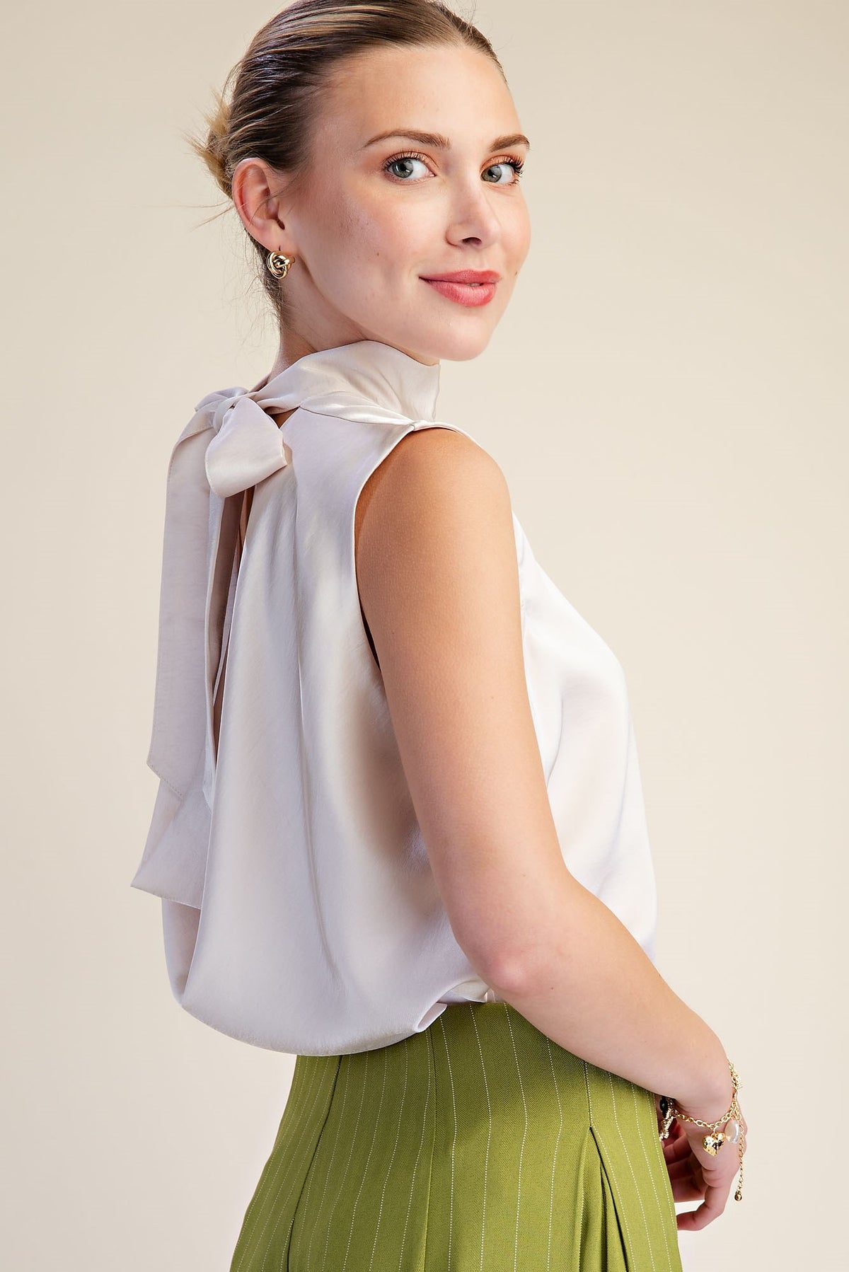 ELLIE T. TOP