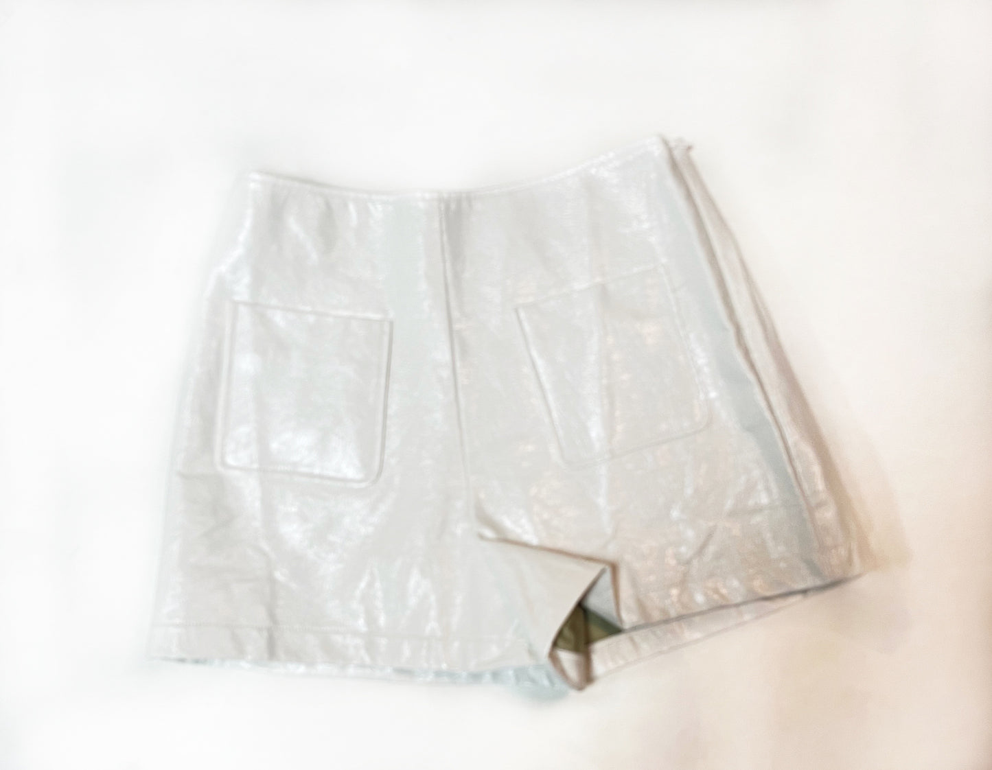 FRONT POCKET PLEATHER SHORTS