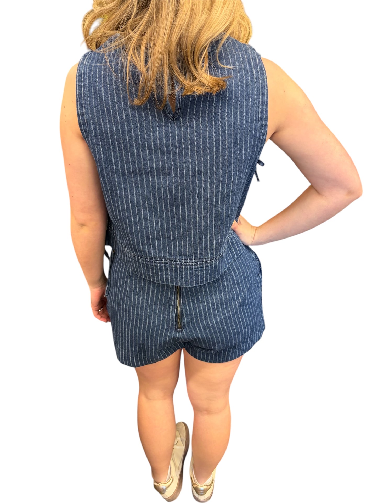 DREAMING IN DETAIL TOP