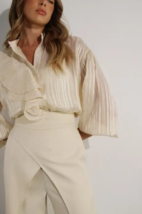 FLY AWAY RUFFLE BLOUSE