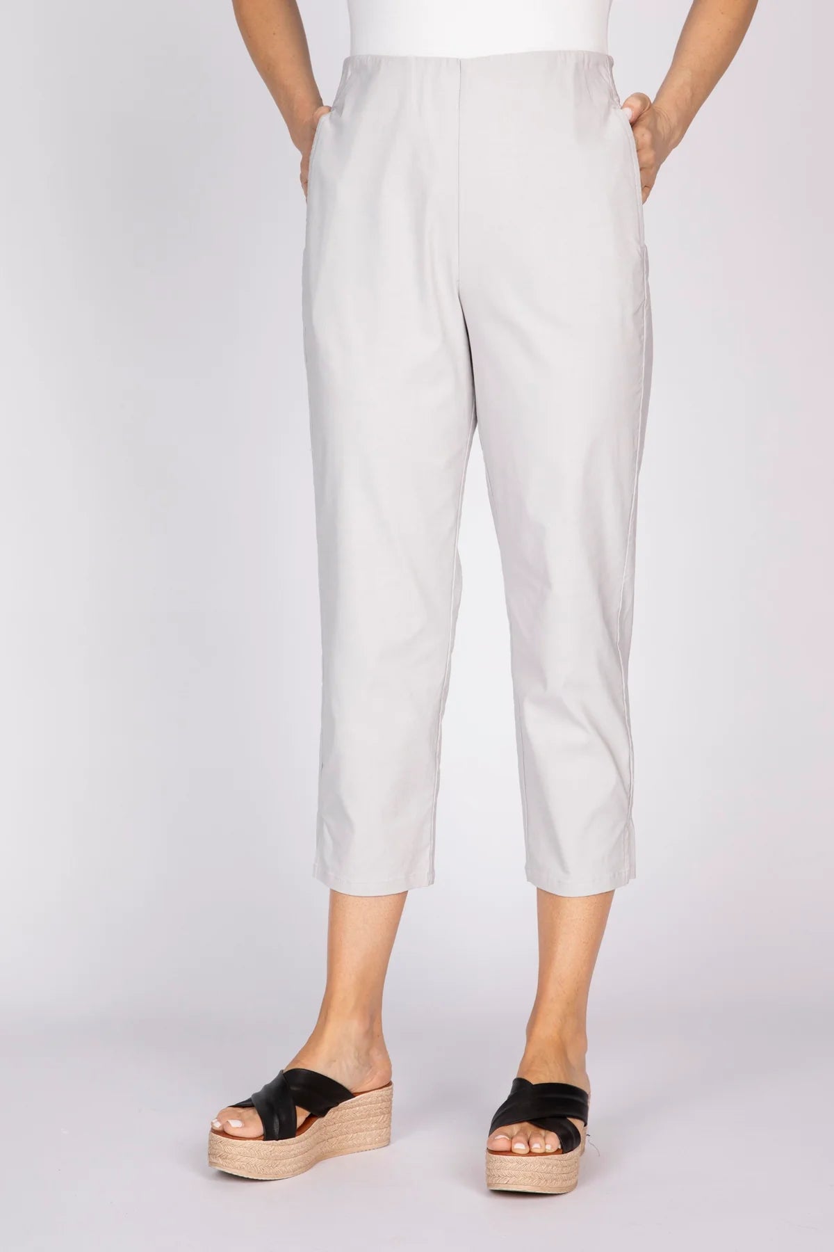STREAMLINE CAPRI PANT