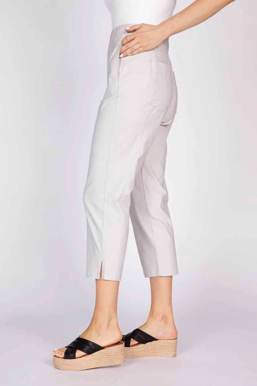 STREAMLINE CAPRI PANT