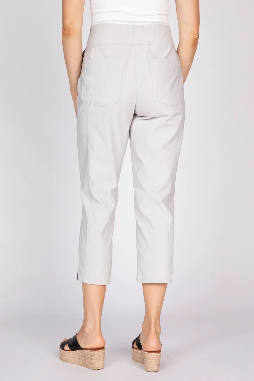 STREAMLINE CAPRI PANT